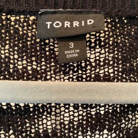 Torrid Black V Neck Sweater, Size 3X - Picture 4 of 8